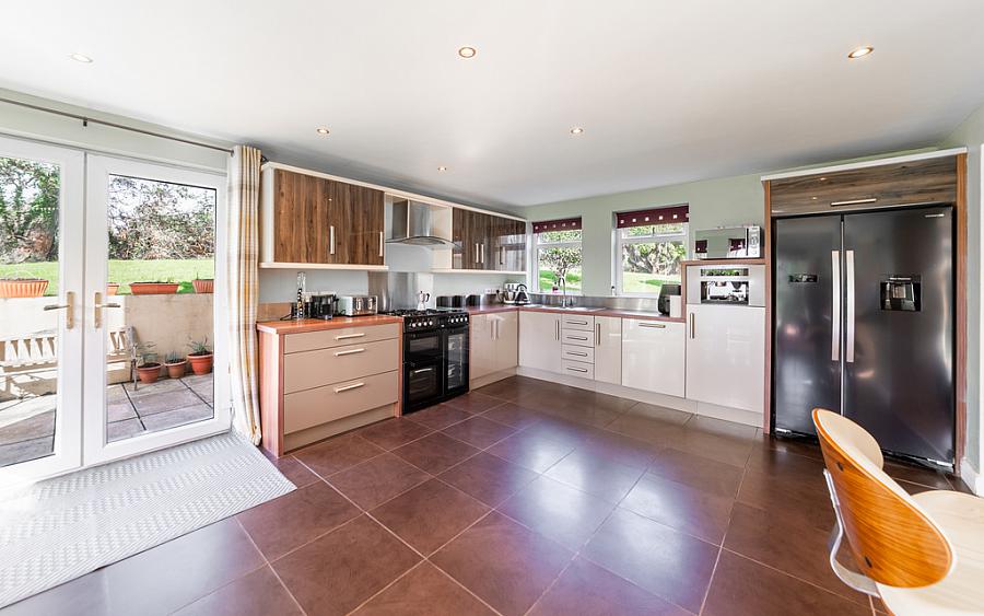 24 Crossgar Road East