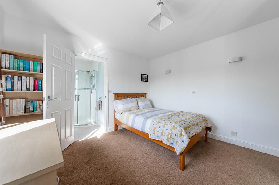 24 Crossgar Road East