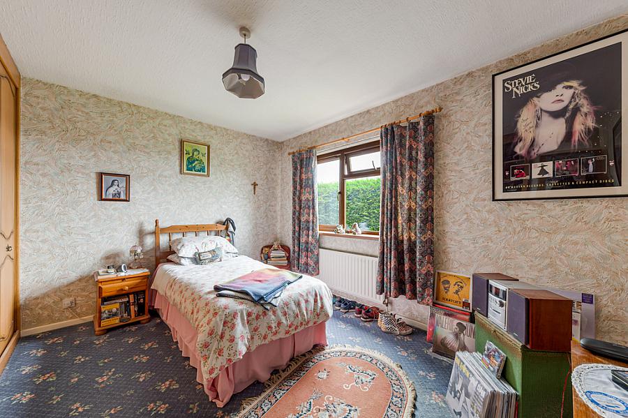 13 Rockfield Park