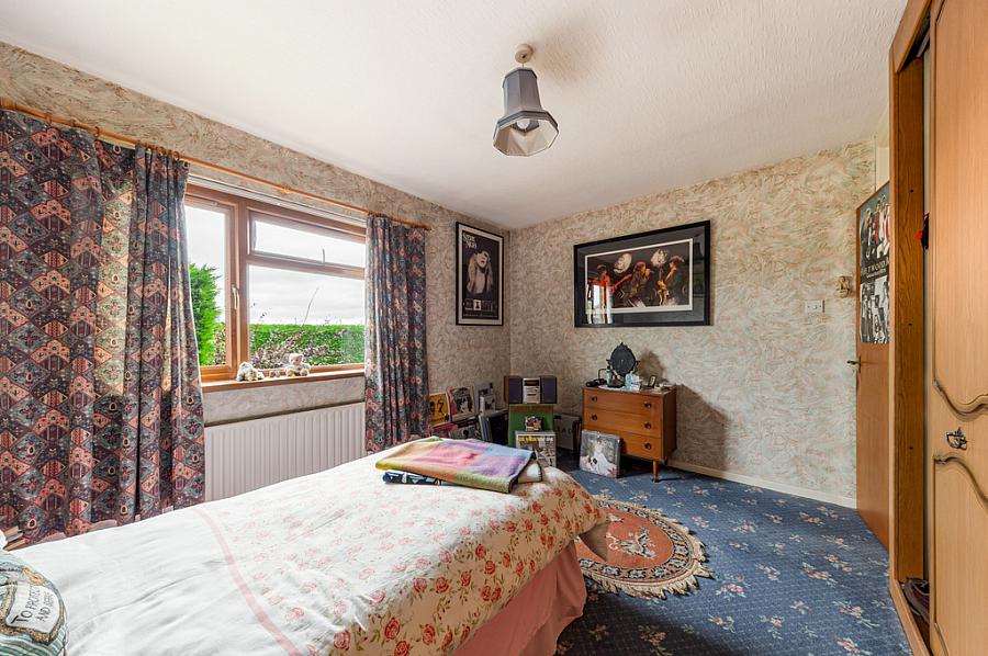 13 Rockfield Park