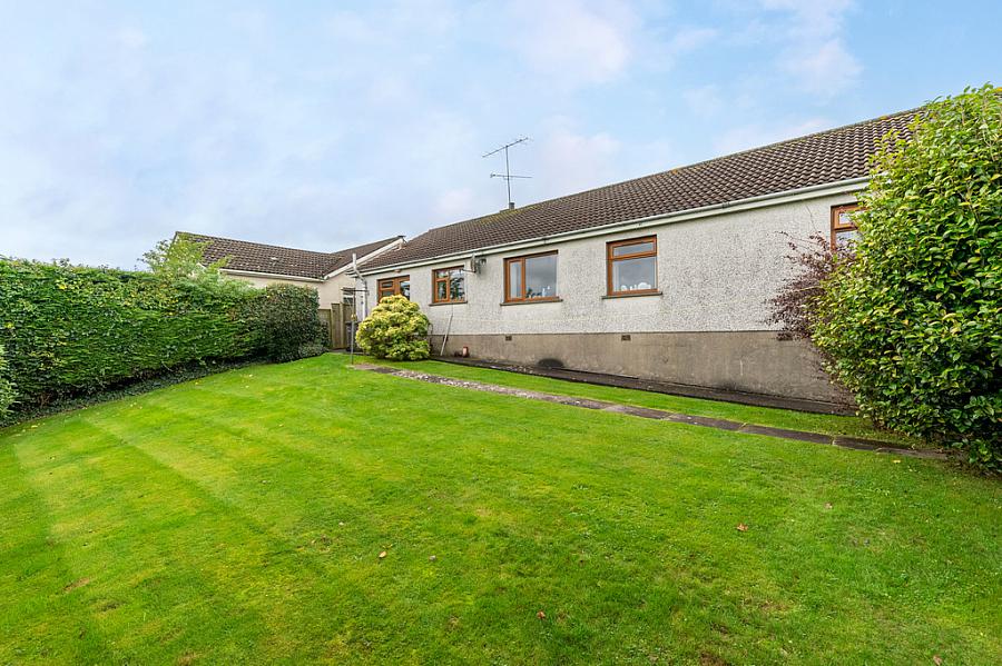 13 Rockfield Park