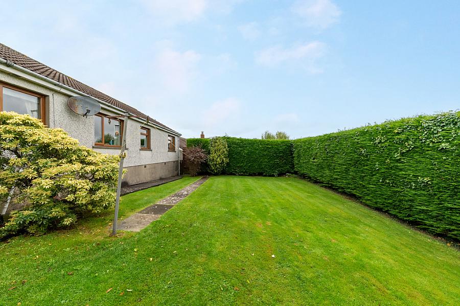 13 Rockfield Park