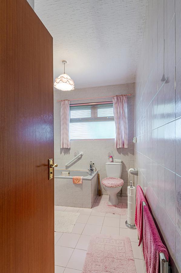 13 Rockfield Park