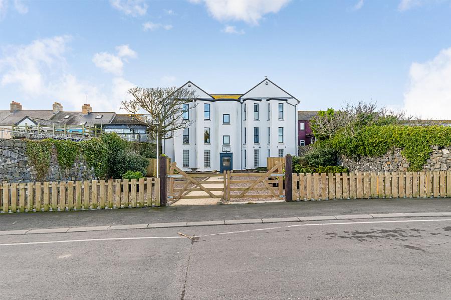 Apt 1 Whitkirk House, 27 Main Street