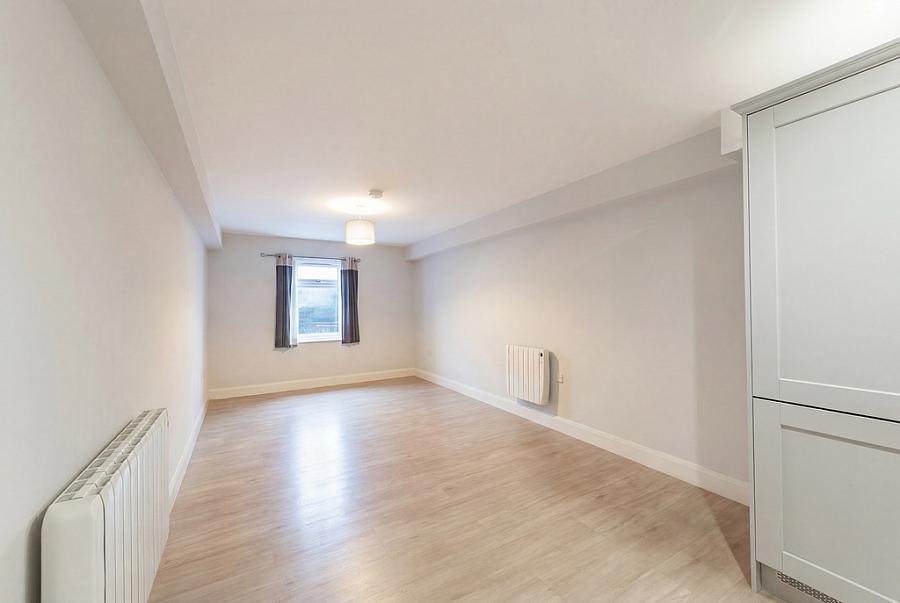 Apt 1 Whitkirk House, 27 Main Street