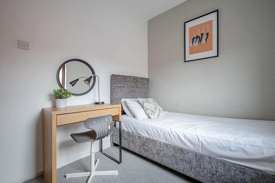 2 Stormount Crescent