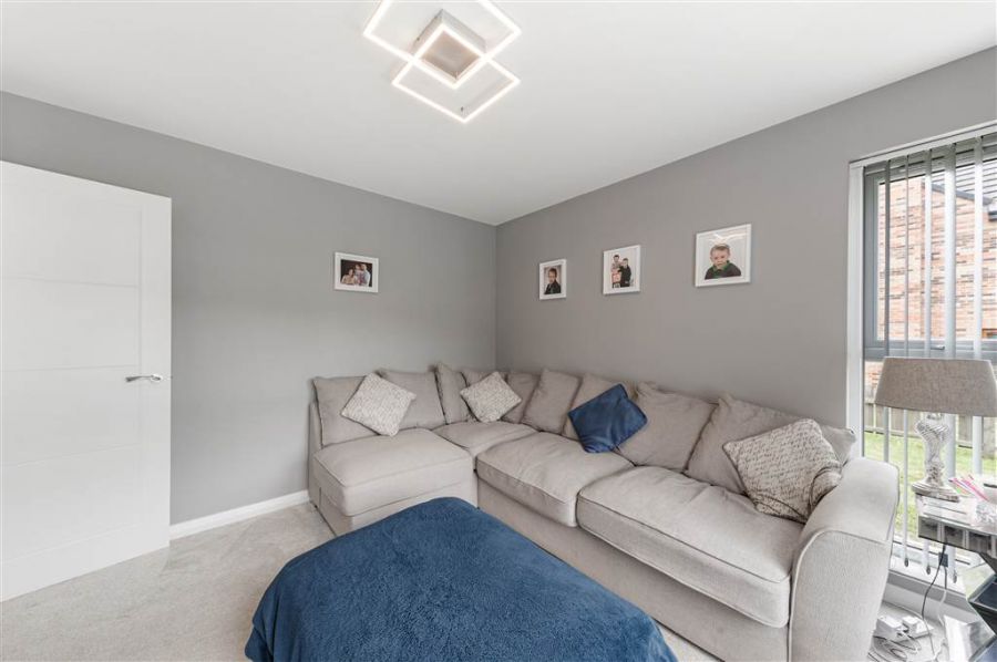 12b Glen Road