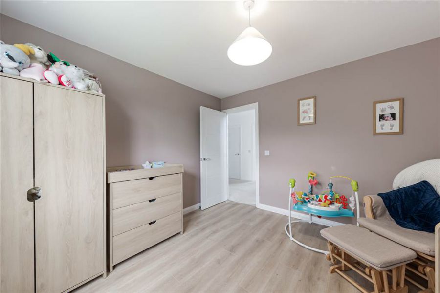 12b Glen Road
