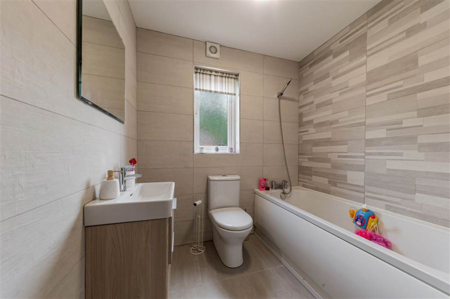 12b Glen Road