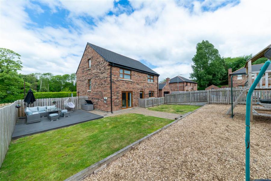 12b Glen Road