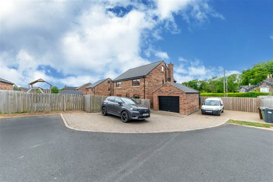 12b Glen Road