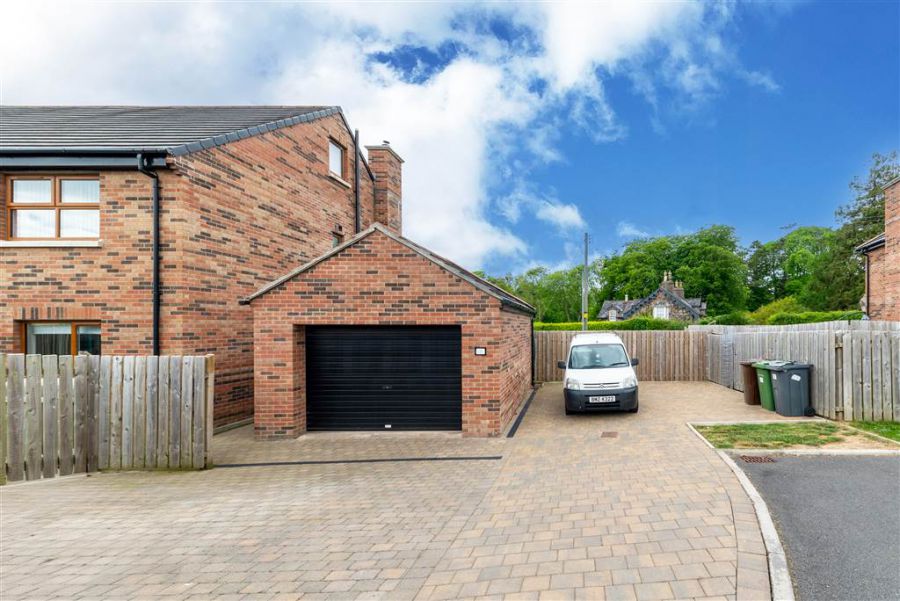 12b Glen Road