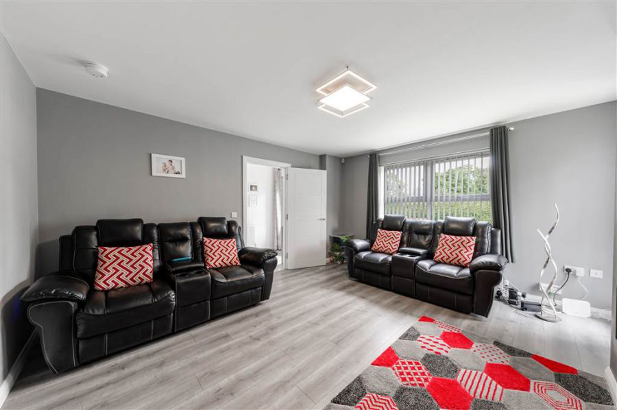 12b Glen Road