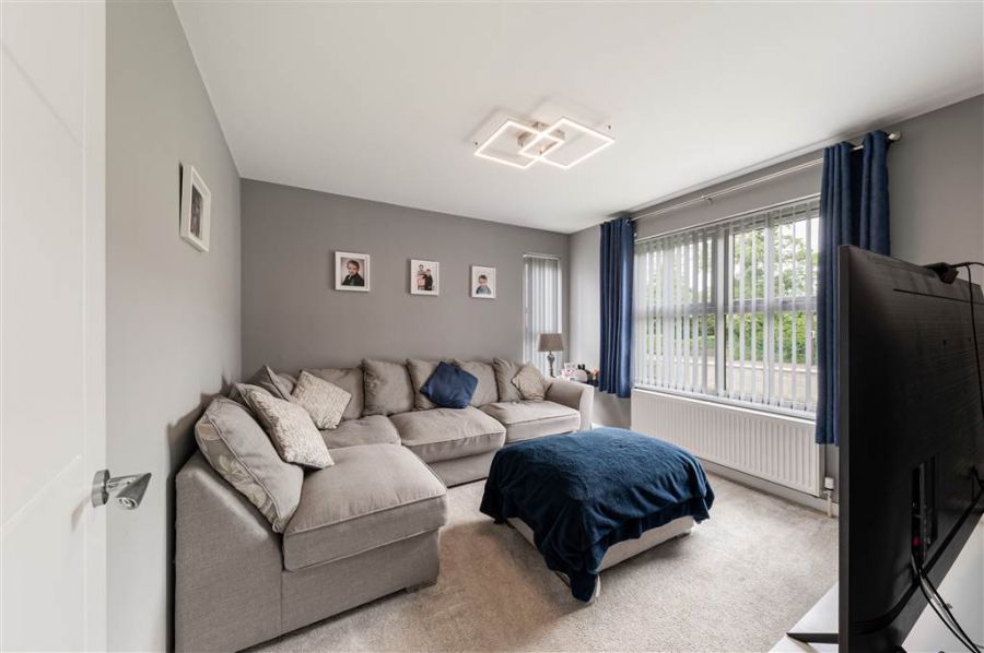 12b Glen Road