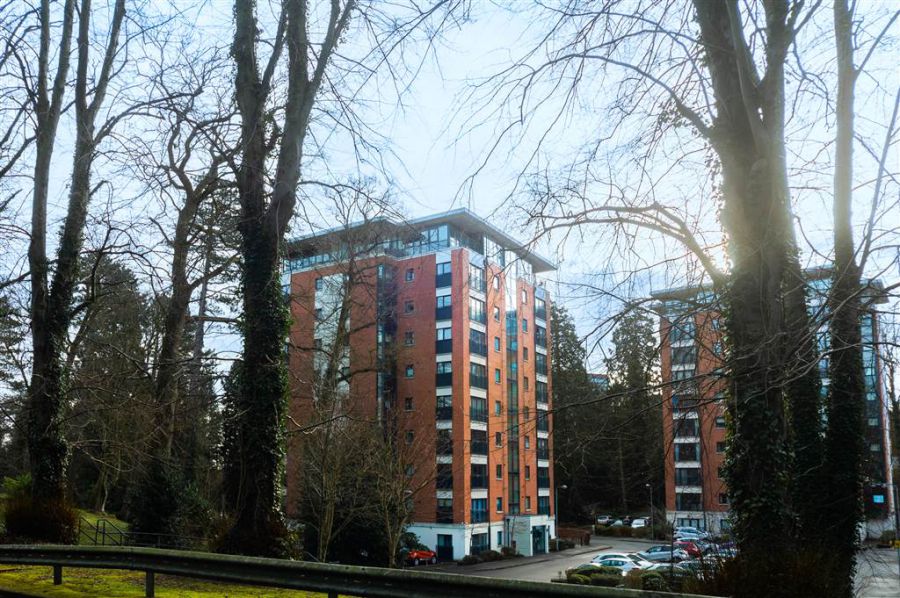 37 Luna Building