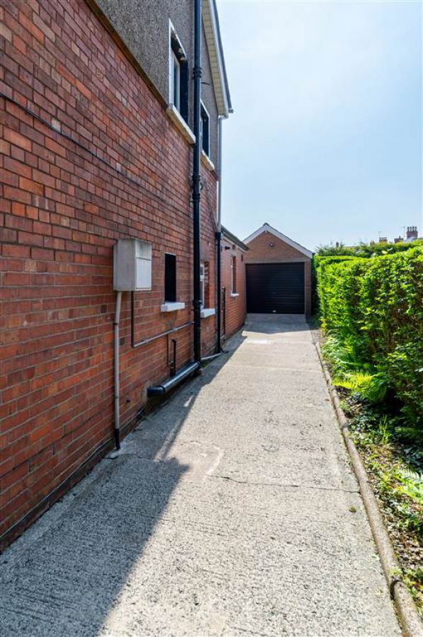 9 Finaghy Park South