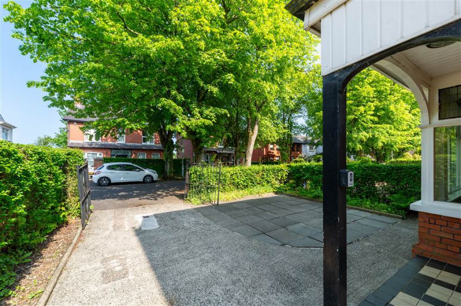 9 Finaghy Park South