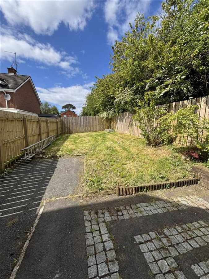 13 Dun Eden Grove