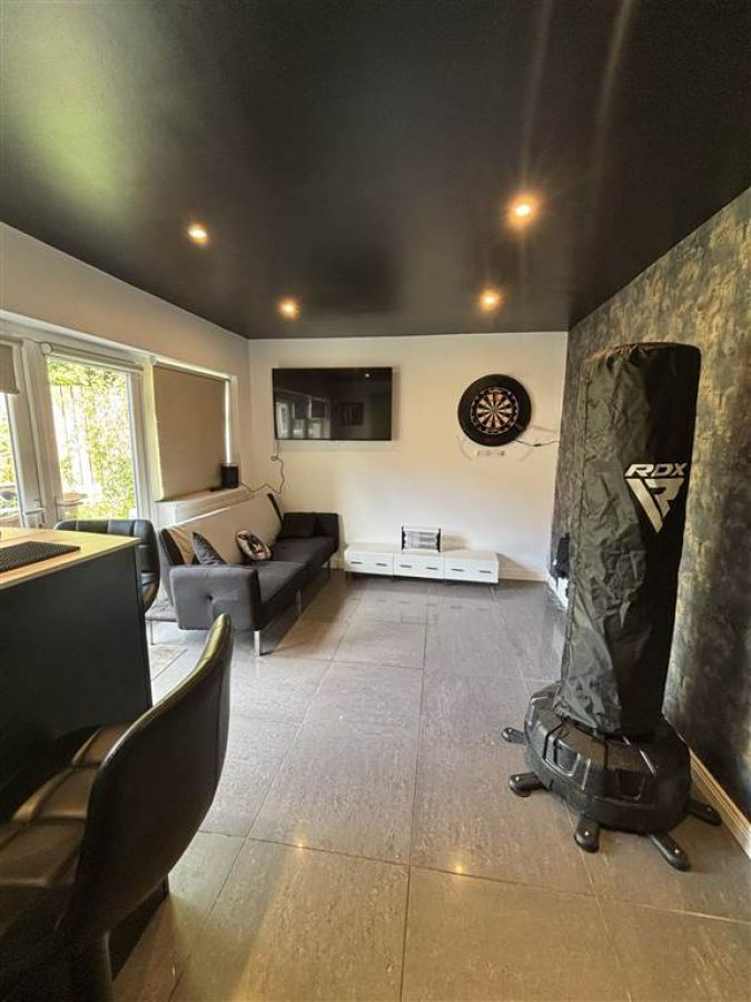 13 Dun Eden Grove