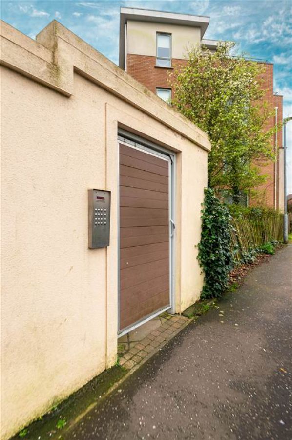 Apt 1 Mayfield Square