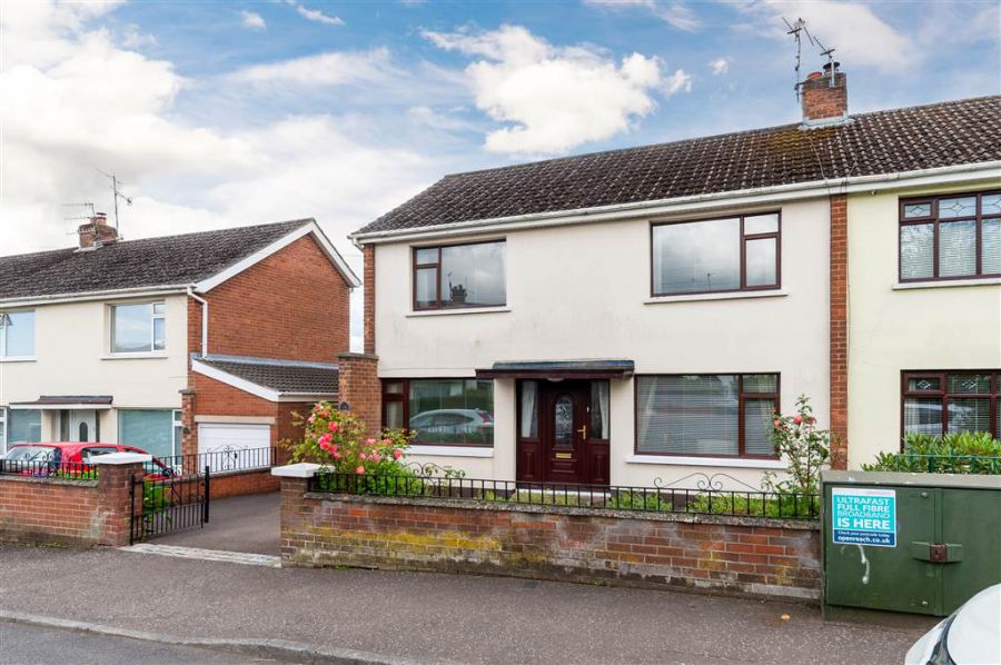 124 Cloona Park, Dunmurry, Belfast, BT17 0HF