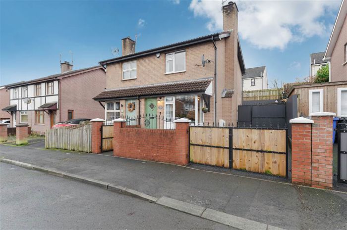 20 Hazelwood Avenue, dunmurry, belfast, BT17 0SY