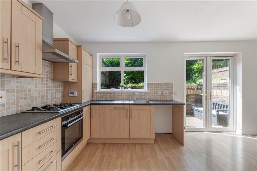 9 Glenburn Manor
