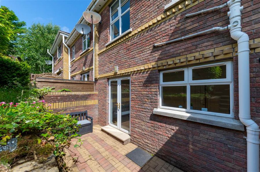 9 Glenburn Manor