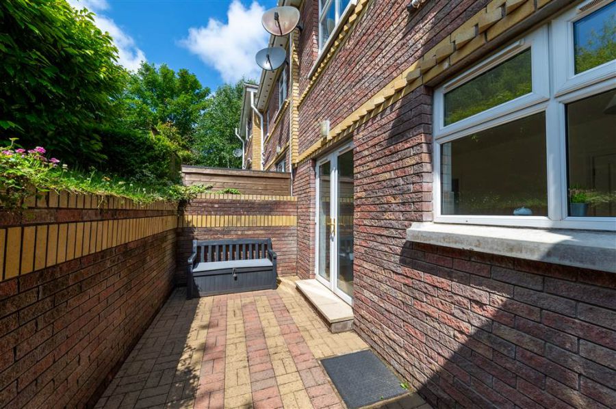 9 Glenburn Manor