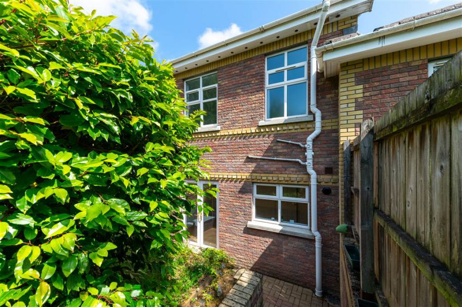 9 Glenburn Manor