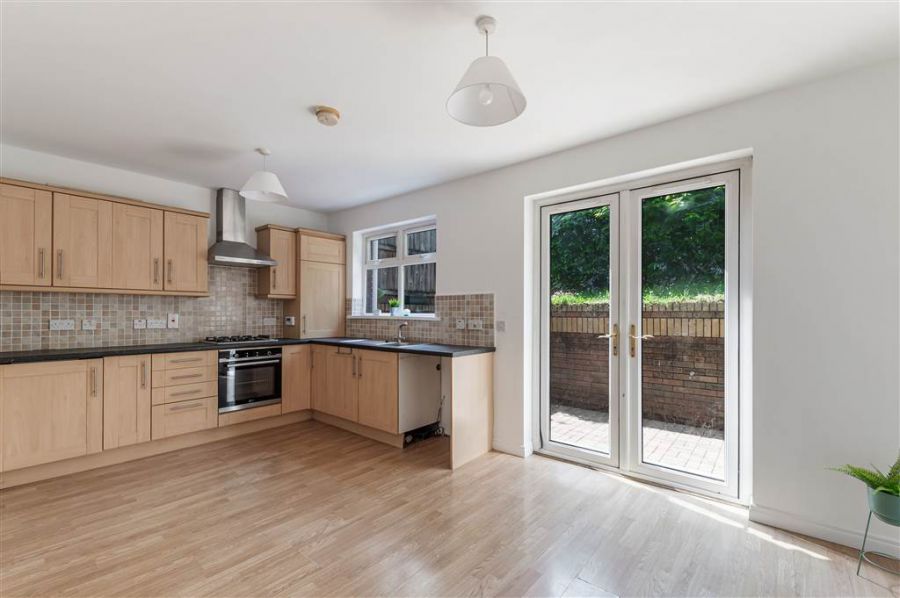9 Glenburn Manor