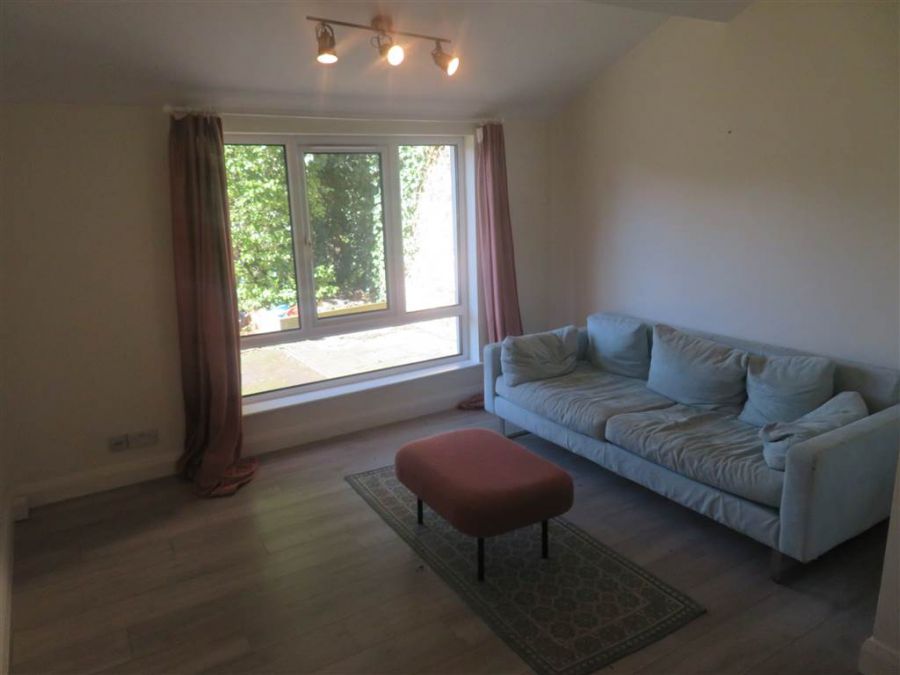 Apt 8 23 Knock Road