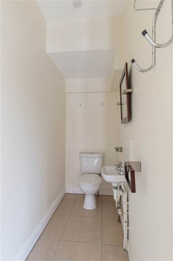 Apt 5 Tivoli Court