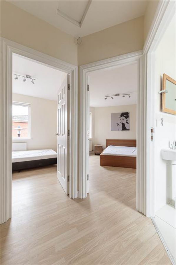 Apt 5 Tivoli Court