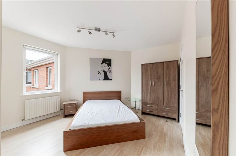 Apt 5 Tivoli Court