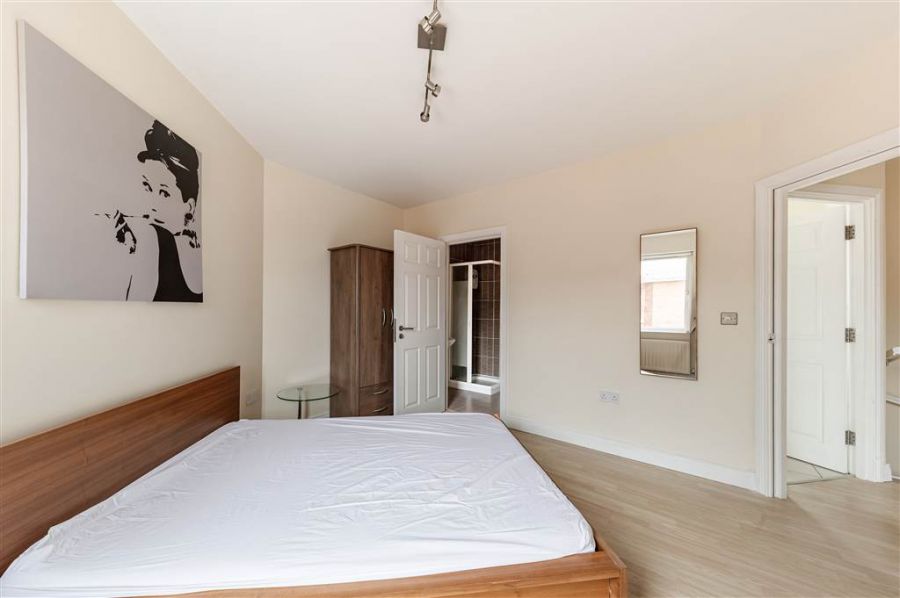 Apt 5 Tivoli Court
