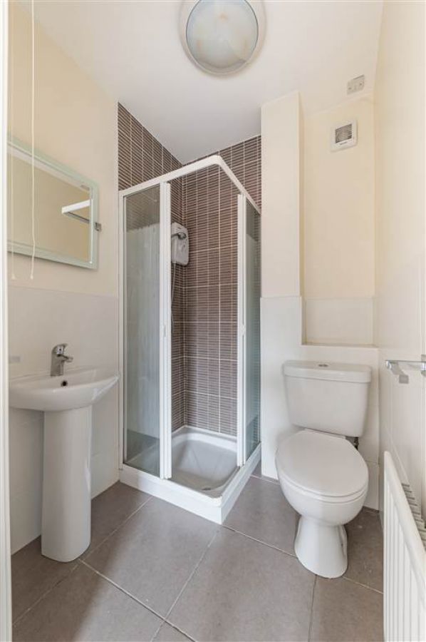 Apt 5 Tivoli Court