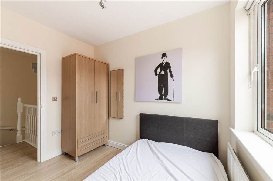 Apt 5 Tivoli Court