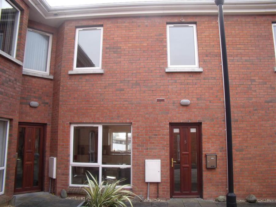 Apt 5 Tivoli Court