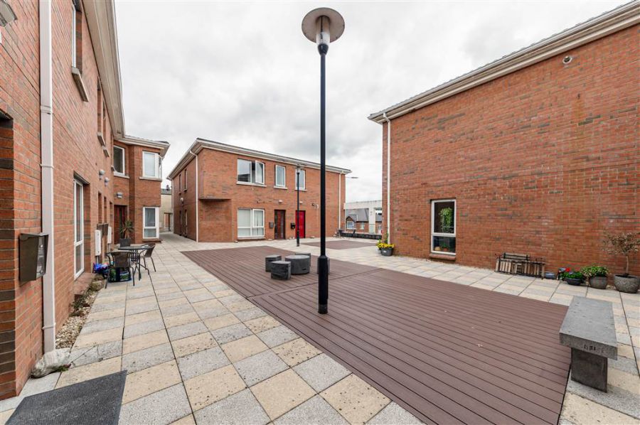 Apt 5 Tivoli Court