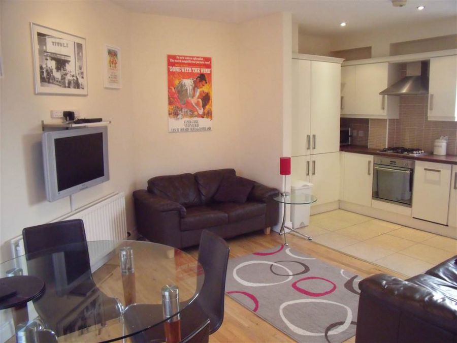 Apt 5 Tivoli Court