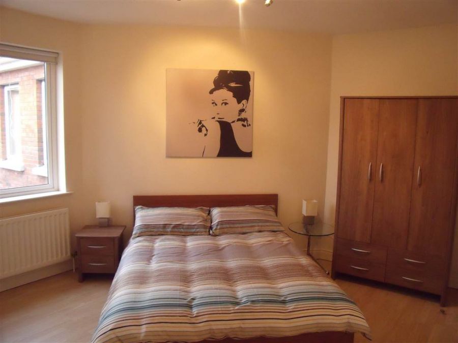 Apt 5 Tivoli Court