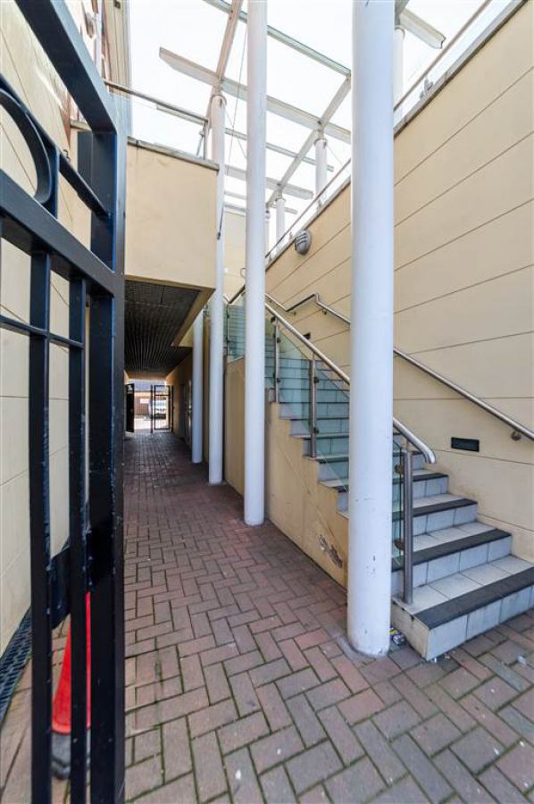 Apt 5 Tivoli Court