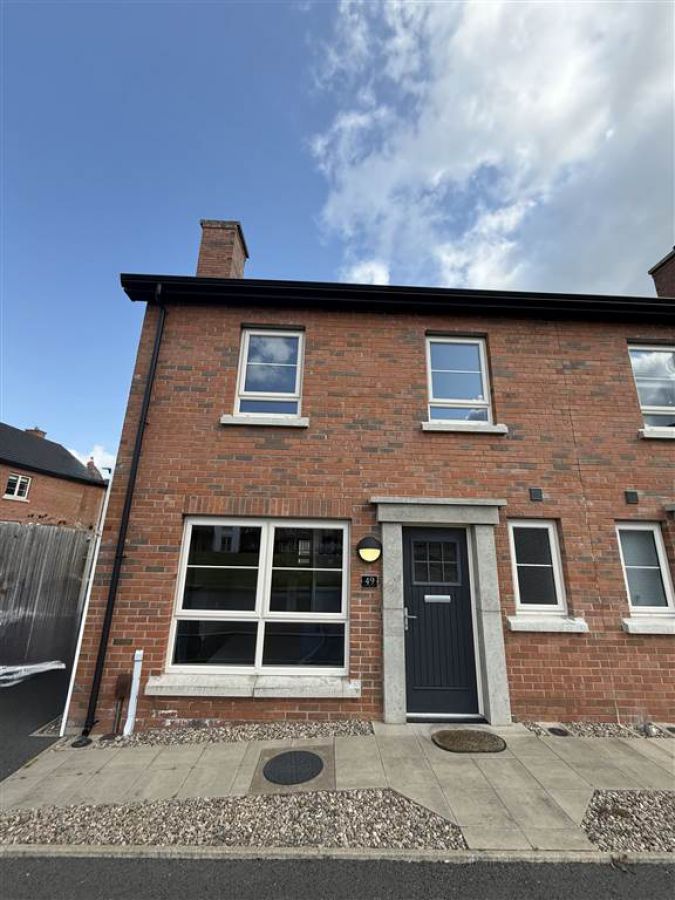 49 Loughshore Manor