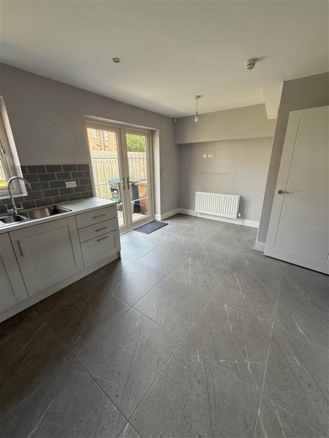 49 Loughshore Manor