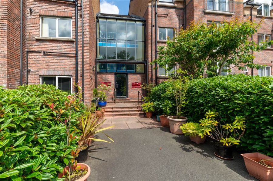 48 Minnowburn Mews