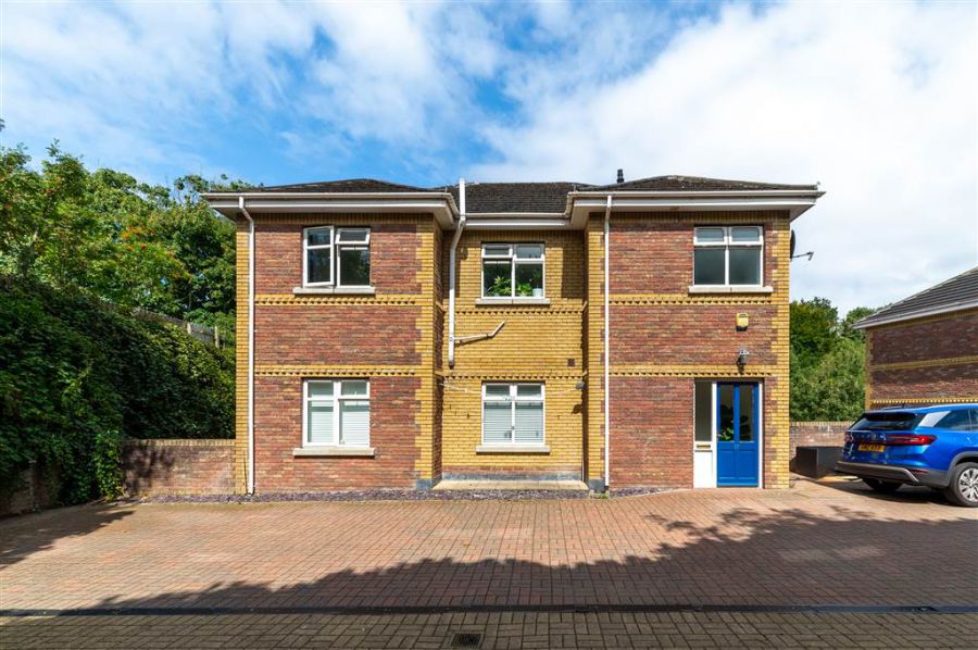 17 Glenburn Manor