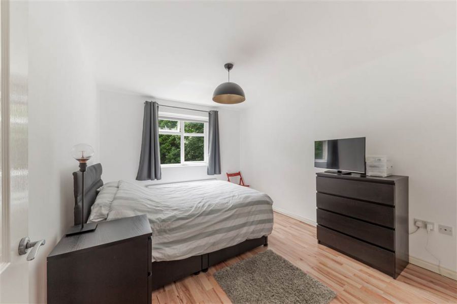 17 Glenburn Manor