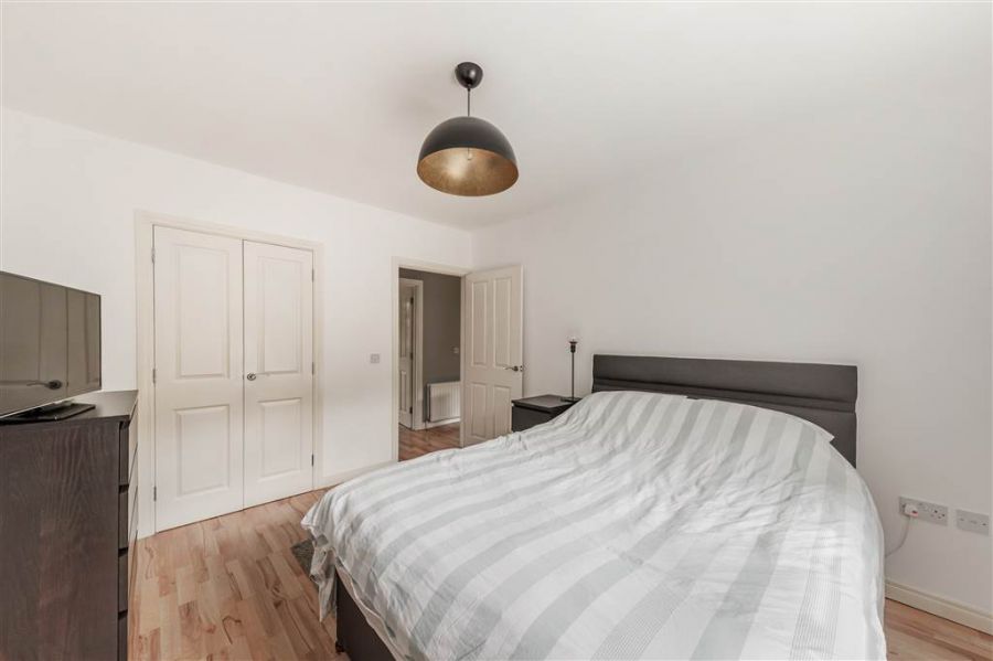 17 Glenburn Manor