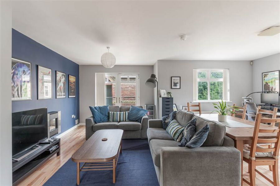 17 Glenburn Manor
